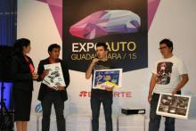 Diseña estudiante del CUAAD auto futurista para personas de la tercera edad o con discapacidad