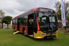 Académicos del CUAAD colaboran en creación de autobús eléctrico con accesibilidad universal