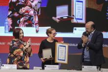 Entregan Premio Arpa FIL 2023 a la arquitecta Tatiana Bilbao (foto 1)