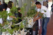 Alumnos realizan festejo para la Madre Tierra (foto 1)
