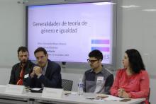 Dictan taller de género y masculinidades a personal del CUAAD (foto 1)