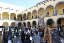 Más de 300 participantes trazaron y fotografiaron en el “Taller de representación de desnudo” (foto 1)