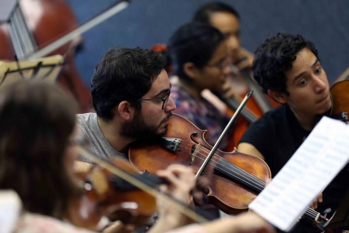 Orquesta Sinfónica de la UdeG en uno de los ensayos