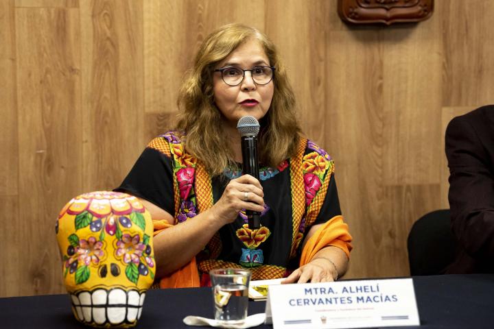 La Coordinadora y fundadora del festival, maestra Rosa Alhelí Agustina Cervantes Macías