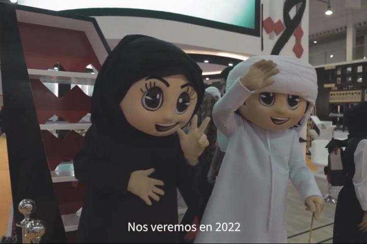 “acordamos reprogramar su participación como Invitados de Honor para el año 2022