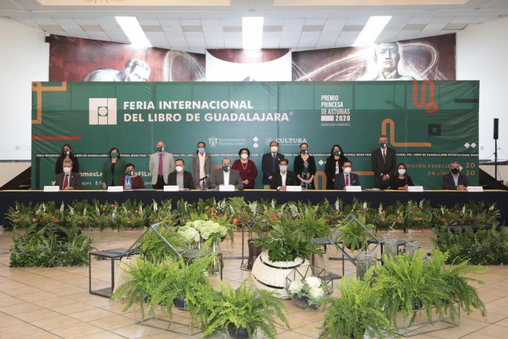 Entregan Presea al Mérito Académico “Enrique Díaz de León” a profesores destacados de la Red Universitaria