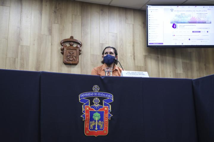 Durante las clases, el alumno debe aprobar el cuatrimestre con actividades específicas y la participación en un recital 