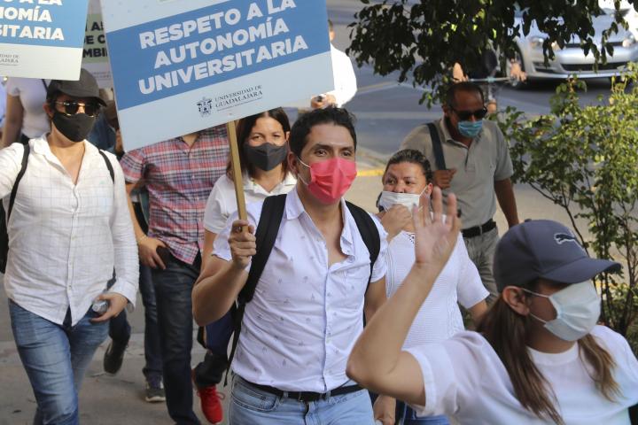 En esta ocasión, alrededor de 120 integrantes de la comunidad de esta preparatoria zapopana partieron del Edificio de Rectoría rumbo a Casa Jalisco