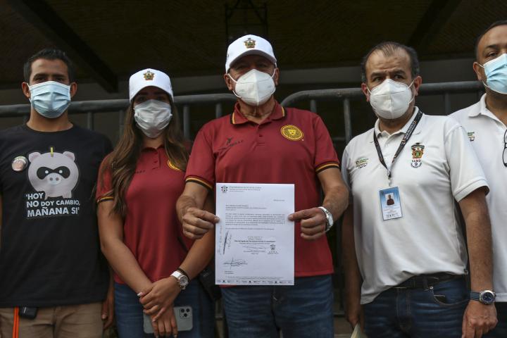 Este grupo de jóvenes presentaron un espectáculo como parte de la vigésima primera caminata por la Autonomía, la Salud y la Educación