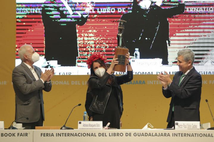 Lo que sí sabemos es que seguirá haciéndolo mientras haya una sola mujer violentada, mientras haya incluso un solo hombre que no reconozca que nacemos con derechos iguales”.