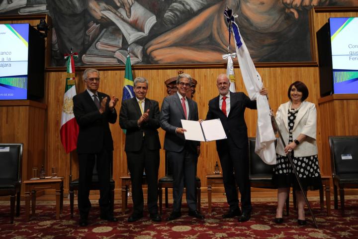 FIL Guadalajara recibe Medalla de la Orden de Rio Branco, máxima muestra de agradecimiento y hermandad por parte de Brasil