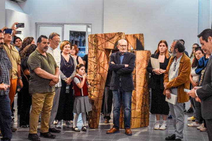 Esculturas en madera de docentes y estudiantes son expuestos en la Galería Jorge Martínez