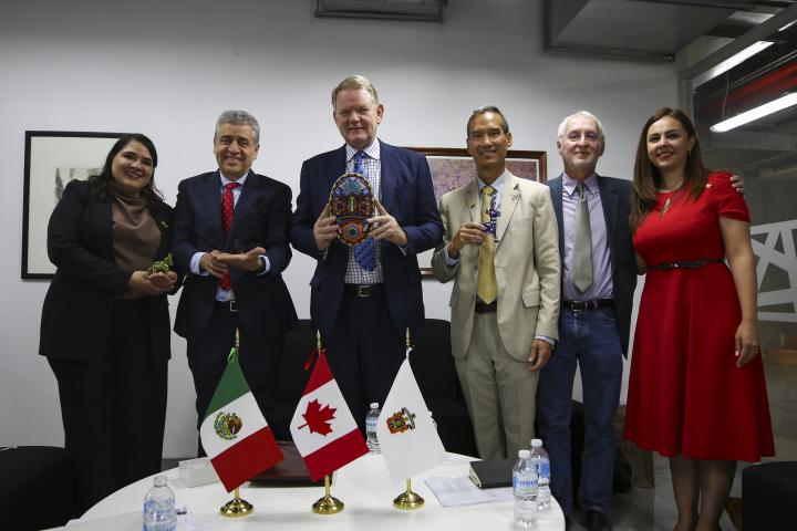 Dialoga Embajador de Canadá en México con comunidad universitaria
