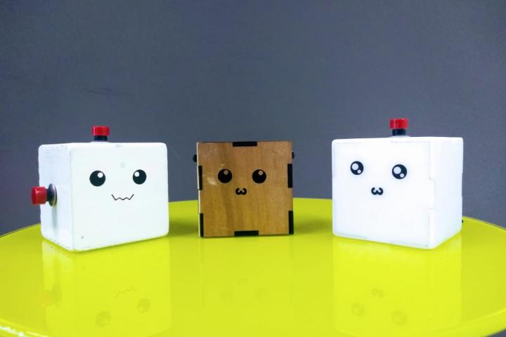 Cubexia, el  juguete inteligente conformado por tres cubos para ayudar a niños con dislexia.