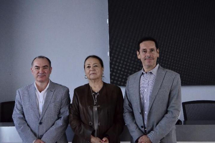 De Izq. a der.: Mtro. Luis Giachetto Carrillo,  Mtra. Dolores Ortiz Minique, Dr. Francisco  González Madariaga 