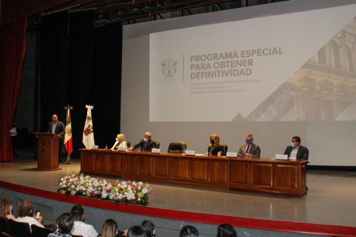 La Coordinadora General de Recursos Humanos, maestra Celina Diaz Michel, dijo que el hecho de que estos trabajadores ahora cuenten con un contrato, sin fecha de vencimiento, les genera seguridad y tranquilidad.