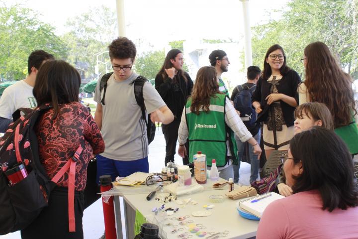 En la campaña “Desentilíchate” los estudiantes pueden vender o comprar materiales y herramientas usadas en buen estado.