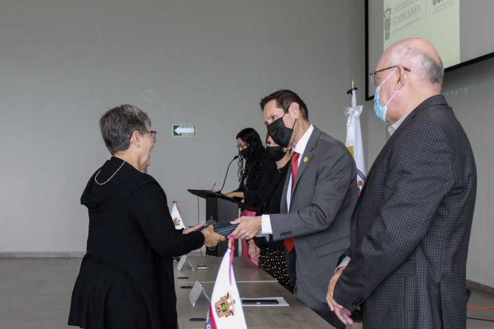 La ceremonia fue presidida por autoridades del Centro Universitario de Arte, Arquitectura y Diseño (CUAAD)
