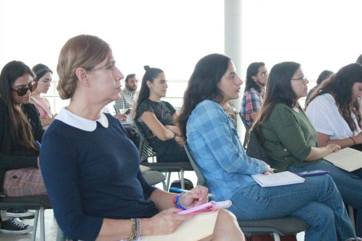 La charla fue para alumnos, así como para los 30 aspirantes de la maestría en Gestión y Desarrollo Cultural, que fue creada en 2005 y que cuenta con un total de 256 egresados.