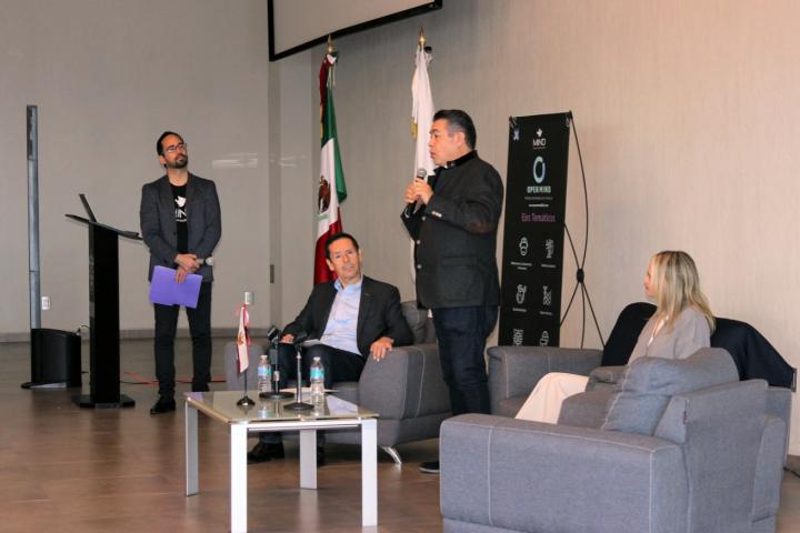 Al inicio de la conferencia, el Rector del CUAAD, doctor Francisco Javier González Madariaga, invitó a revolucionar el arte y el conocimiento.  