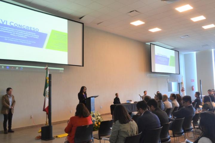la doctora Magdalena Vicuña del Río, presidenta de la ALEUP, apuntó que la dinámica de crecimiento acelerado ha traído consigo grandes ciudades con precariedad y segregación y desafía a los profesionistas.