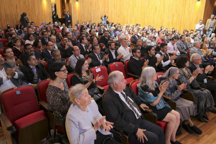 Fue una ceremonia realizada en el Paraninfo Enrique Díaz de León, de la UdeG.