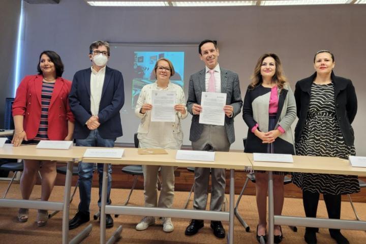 firma convenio de colaboración con la Escuela Interamericana de Bibliotecología de la Universidad de Antioquia