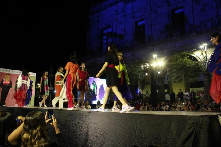 Las autoras fueron las estudiantes de la licenciatura de Diseño de Modas: Jocelyn González y Griselda Mendoza, y de alumnas del Instituto Carlos Secoli de Milán: Ludovica Rossi y Chiara Salviato.