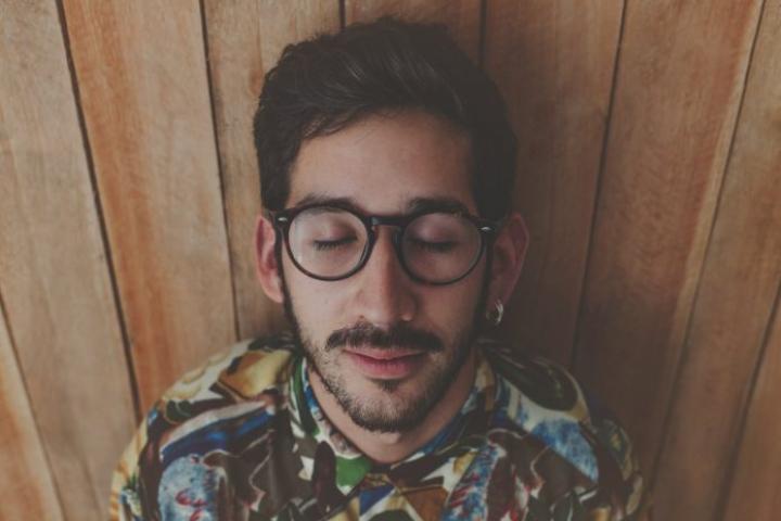 Daniel Hernández, cineasta del DIS-CUAAD. Fotografía: Laura Meillon @laurameillonphoto