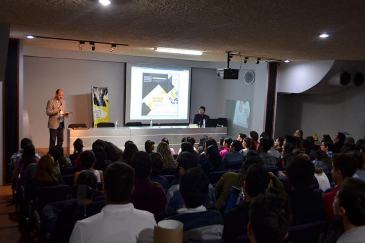 Conferencia con el maestro Mauro Ernesto Martinez Sánchez