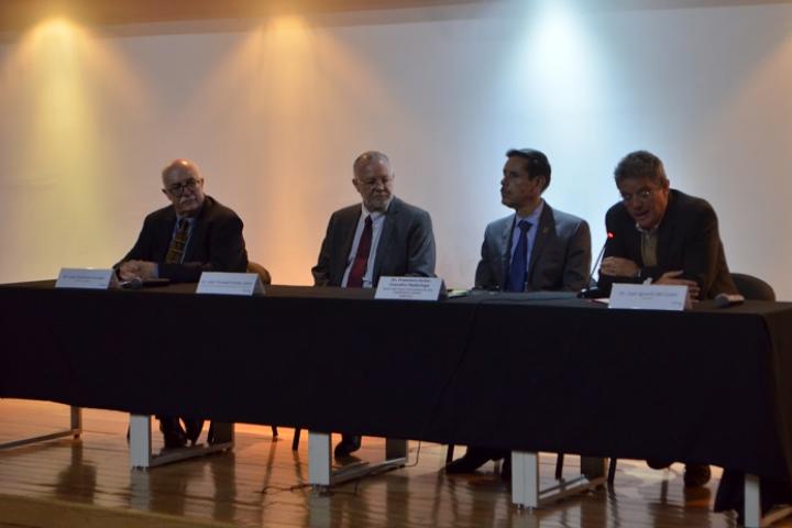 Juan Calatrava imparte ponencia
