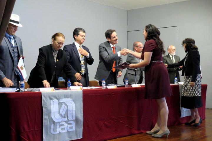 El acto académico fue encabezado por el Rector del CUAAD, doctor Francisco Javier González Madariaga.