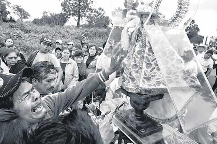 “LA FOTOGRAFÍA ES, SENCILLAMENTE, FUNDAMENTAL CADA DÍA, ES COMO COMER. ES NECESARIO Y GRATIFICANTE, AL MISMO TIEMPO QUE UNA RETROALIMENTACIÓN CONSTANTE”