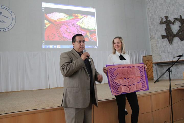 Maestro Leonardo Mora Lomelí en ponencia