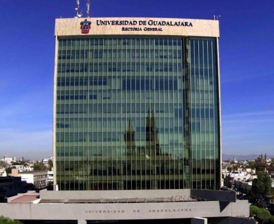 UdeG apoyará a personal que son jefas y jefes de familia durante ampliación del periodo vacacional