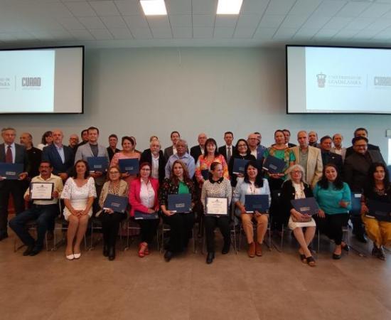 Reconocen trayectoria y antigüedad a trabajadores y académicos del CUAAD (foto 1)