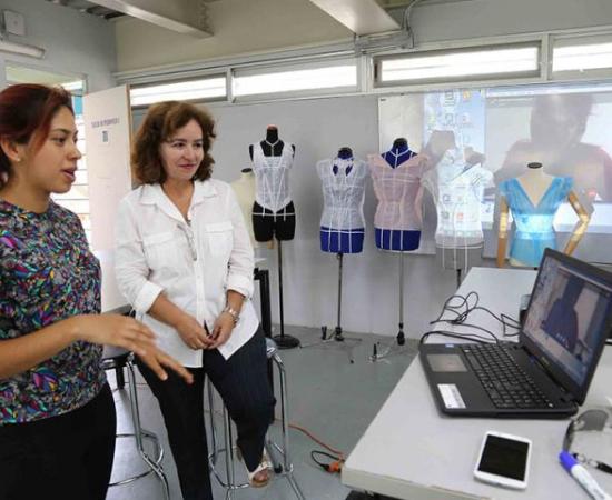 Crean moda sustentable estudiantes del CUAAD y de Universidad de Colombia 3