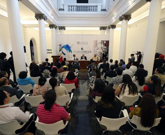Presentan la revista “Cuarta Hélice” de la UdeG 3