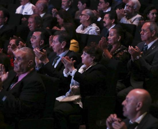 Trabajadores y académicos universitarios son homenajeados por 35 y hasta 50 años de servicio 3