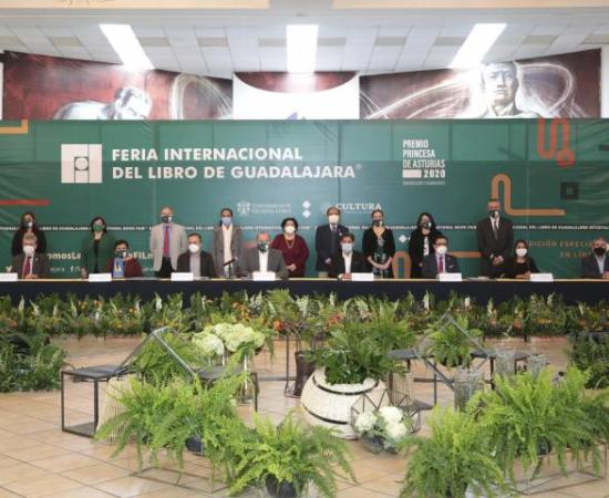 Entregan Presea al Mérito Académico “Enrique Díaz de León” a profesores destacados de la Red Universitaria_1