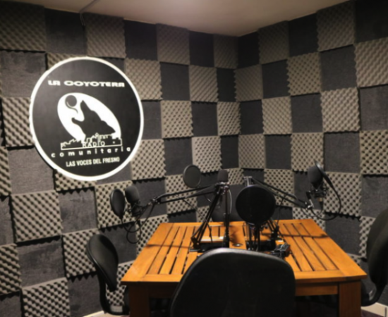 Egresada del CUAAD lleva a La Coyotera a ser la primera radio comunitaria tapatía que se escuche por FM_2
