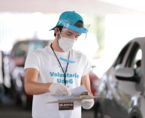Aplican mil 950 vacunas a adultos mayores en el “Drive thru” del CUAAD_5