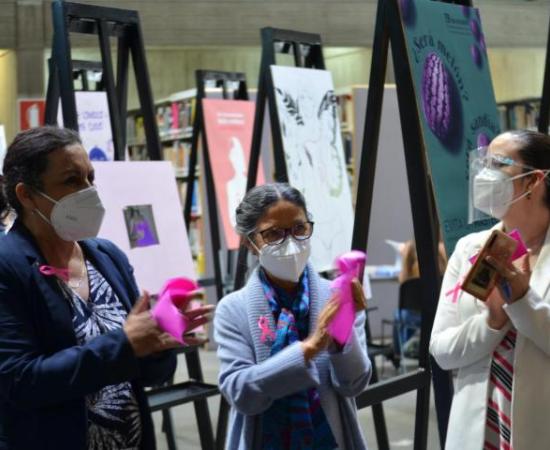 Inauguran exposición sobre cáncer de mama con obras de estudiantes_5