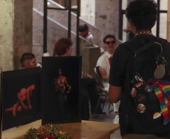 Expresan con técnicas y talento artístico los colores y la vida en la diversidad sexual_2