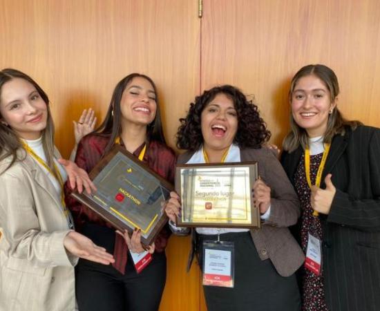 Alumnas del CUAAD ganan primeros lugares en Hackathon 2023_1