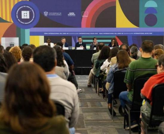 Analizan en publicación los libros de texto gratuitos de primaria