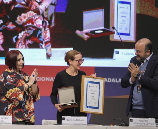 Entregan Premio Arpa FIL 2023 a la arquitecta Tatiana Bilbao (foto 1)