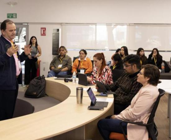 Alumnas del CUAAD desarrollan una app y obtienen el primer lugar en concurso nacional imagen