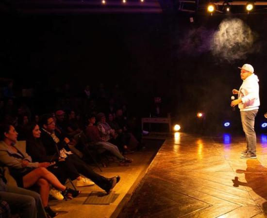 Estudiante del CUAAD impulsa el stand-up con festival “Ja-Ja-Jalisco” 2
