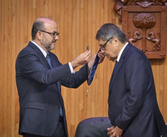 El escritor Sergio Ramirez recibe el título de Doctor “Honoris causa” de la UdeG imagen uno